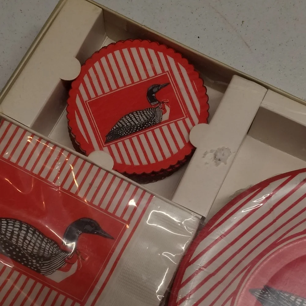 Loon Design Gordon Fraser 76 PC Hostess Box Set Plates /Napkin /Coasters BLK/RED